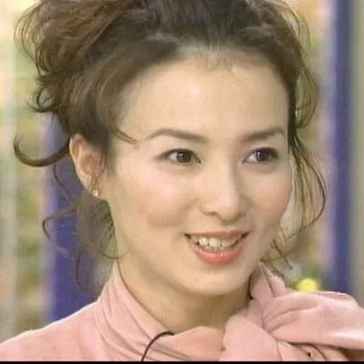 河野景子・若い頃02